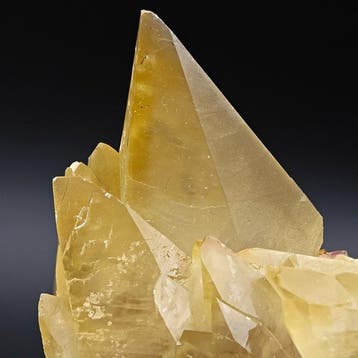 Honingkleurig calciet, kruisgewijze kristallen Kristallen op, Verzamelen