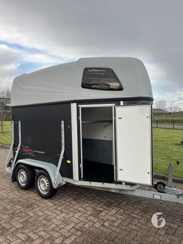 Mooie Hotra 1,5 Paards trailer / aanhanger!, Dieren en Toebehoren, Paarden en Pony's | Trailers en Aanhangwagens, Ophalen, Zo goed als nieuw