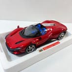 Bburago 1:18 - Modelauto - Ferrari Daytona SP3 Open Roof, Hobby en Vrije tijd, Nieuw