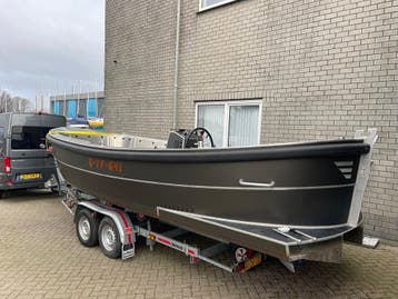 Te weinig power in uw sloep? laat hem dan door ons repoweren, Ophalen, Nieuw, Buitenboordmotor, Polyester
