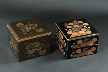 Doos - Twee sets van twee-laags gelakte Jubako-stapelboxen –