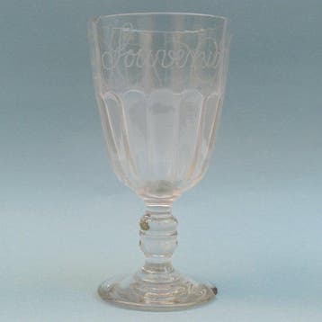Wijnglas - Een 19e-eeuws Louis Philippe glas met gravure:, Antiek en Kunst