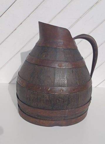 Kruik - IJzer, Eik - Oude wijnkaraf