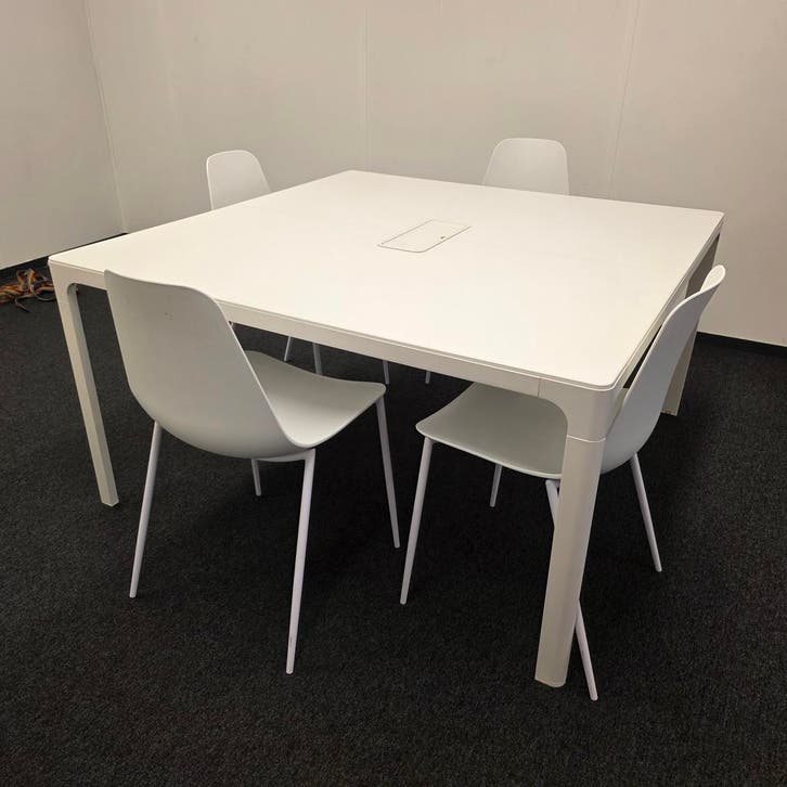 Mooie vergaderset bestaande uit 4 vergaderstoelen en vierkan, Huis en Inrichting, Bureaus, Ophalen of Verzenden
