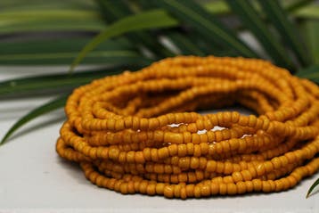 Waist Beads / Afrikaanse Heupketting - AIGBE - Okergeel (ela, Sieraden, Tassen en Uiterlijk, Kettingen, Ophalen of Verzenden, Nieuw
