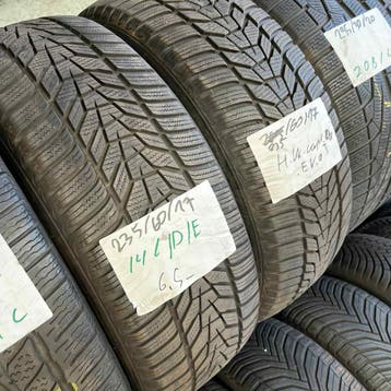 2 x Hankook 235-60-17 Winterbanden 6,5mm, Gebruikt, 17 inch, 235 mm, Band(en)