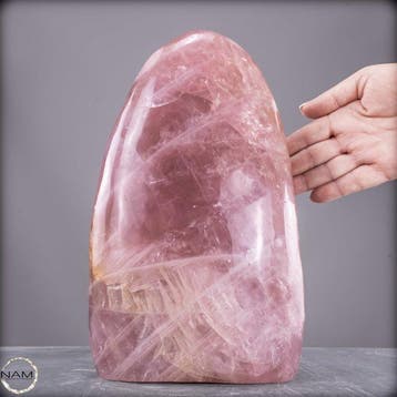 Natuurlijke rozenkwarts freiform – Zachte schoonheid in pure
