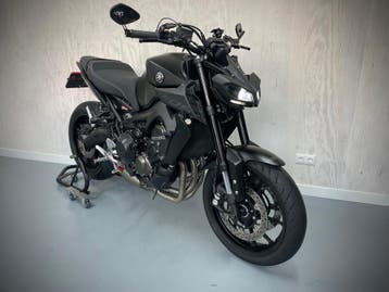 YAMAHA MT 09 (bj 2018) AKRAPOVIC, Motoren, Occasion, Traction Control, Motorrijbewijs A, 3 cilinders