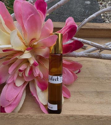 Handgemaakte roll-on parfum olie VELVET ROUGE - saffraan -, Nieuw
