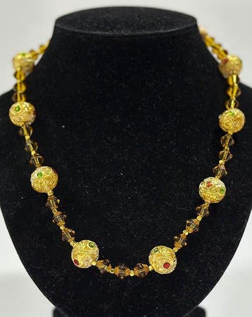 Ketting – Blad Goud 24K Amber, met inlays van Rode Robijn en