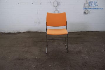 Casala kantinestoel oranje vilt chroom frame stapelbaar, Huis en Inrichting, Stoelen, Verzenden, Gebruikt, Overige materialen