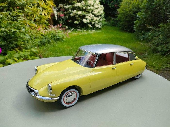 Norev 1:12 - Modelauto - Citroën DS 19 uit 1958 - heel, Hobby en Vrije tijd, Modelauto's | 1:5 tot 1:12