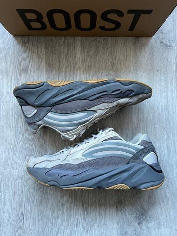 Yeezy - Yeezy 700 V2 Tephra - Sneakers - Maat: EU 44, Nieuw