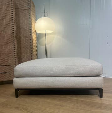 NIEUWSTAAT Minotti Andersen Hocker, Huis en Inrichting, Design Hocker Voetenbank Poef Minotti, Zo goed als nieuw, 100 tot 125 cm