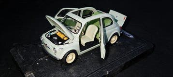 Kyosho 1:18 - Modelauto - Fiat 500 D Cabriolet, Nieuw