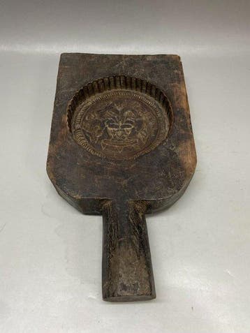 Folk artisan hand carving - Mal Antiek - houten maankoekvorm