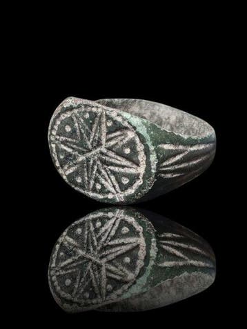 Viking periode Stunning Bronze Military Seal Ring (Zonder