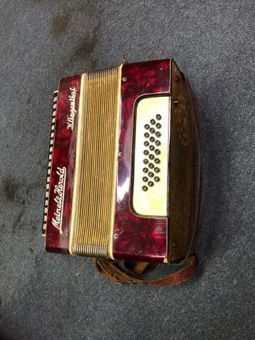 Meinel en Harold accordeon uit Klingenthal., Ophalen, Gebruikt, Met riemen
