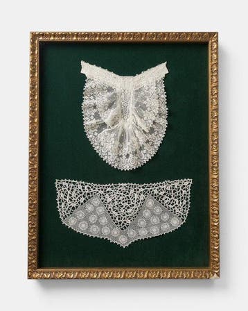 Decoratief ornament - Europa - Antieke jabot en kant