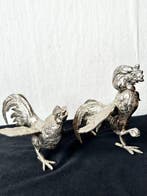 No reserve-Twee grote en zware tafelstukken vechtende Hanen