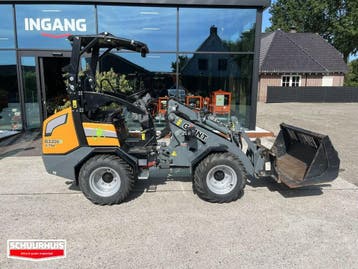 Giant G2200E met puinbak en vork, Ophalen