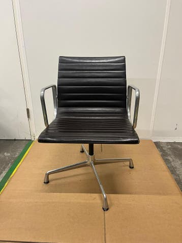 Vitra Eames Ea 108 Gemaakt van Origineel Bruin Leer, Bruin, Verzenden, Zo goed als nieuw, Bureaustoel
