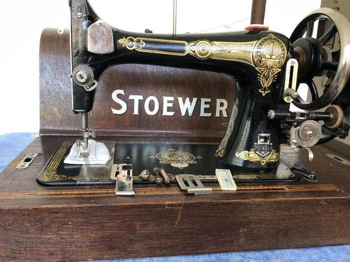 Stoewer Naaimachine - Gietijzer, Antiek en Kunst, Kunst | Designobjecten