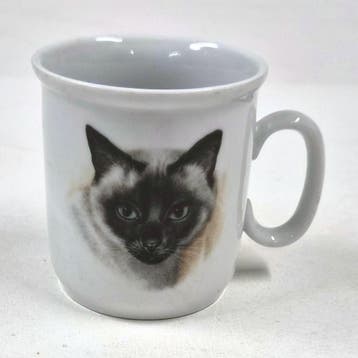 Vintage keramische mok met siamese kat op lichtgrijze, Verzenden, Gebruikt