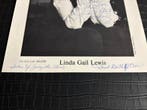Foto met handtekening Linda Gail Lewis (Zus Jerry Lee), Verzamelen, Ophalen of Verzenden, Nieuw, Foto of Kaart, Gesigneerd