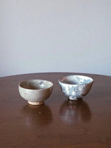 Beker - Two Japanese Studio Pottery Tea Bowls – Rustic Glaze, Antiek en Kunst