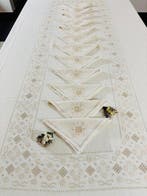 Tafelkleed (13) - 270 cm - 170 cm - Handborduren