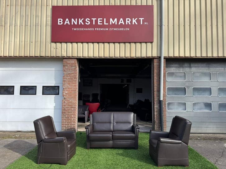 Bankstel SENIOREN Mecam bruin leer 2+1zit bank +sta op stoel, Huis en Inrichting, Banken | Bankstellen, Rechte bank, Zo goed als nieuw