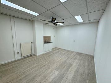 Instapklare kantoorruimte van 20 m² in de Sparndammerbuurt, Huur, Kantoorruimte