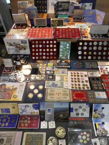 Wereld. Collection of coins/banknote/medals/euro inkl. pp