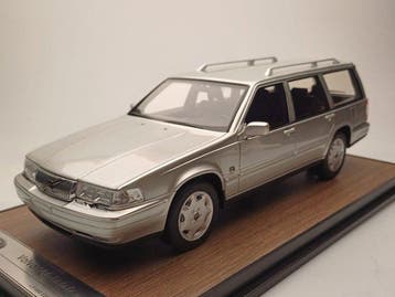 Radscale 1:18 - Modelauto - Volvo 960 Estate - Zilver -, Nieuw