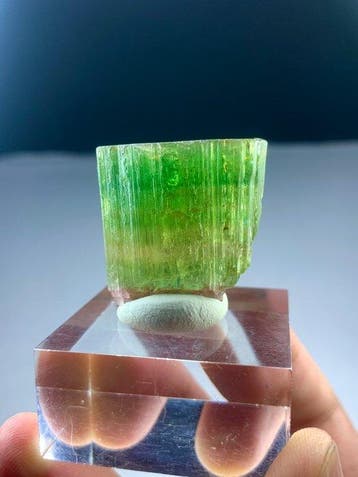 Groene toermalijn Kristal - Hoogte: 30 mm - Breedte: 28 mm-
