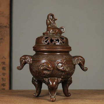 Wierookbrander - Three-legged elephant ear incense burner -