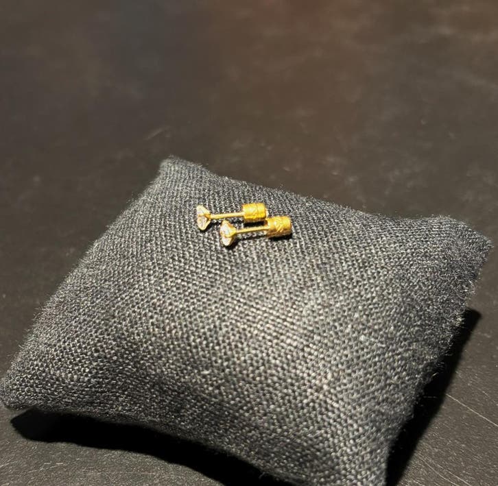 No-Fade Goud Stijl Titanium Gelaagde Edelsteen Oorknopjes, Sieraden, Tassen en Uiterlijk, Oorbellen, Knopjes of Stekers, Nieuw