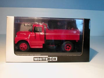Whitebox 1:43 - Modelauto (2) - International Harvester, Nieuw