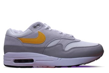 Nike Air Max 1 Summit White University Gold • 42.5 43, Ophalen of Verzenden, Nieuw, Nike, Sneakers of Gympen