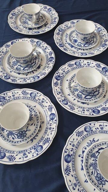 Kahla - Eetservies voor 6 (18) - Zwiebelmuster - Porselein