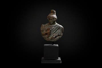 Oud-Romeins Applique die Sapientia of Providentia uitbeeldt, Verzamelen