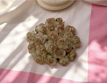 12 x Mulberry Paper Rose Flowers – bruin – handgemaakt, Ophalen of Verzenden, Nieuw, Overige typen