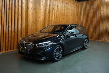 BMW 1-Serie 118i Executive / Panoramadak / Applecarplay NR08, Alcantara, Zwart, Nieuw, Onderhoudsboekje