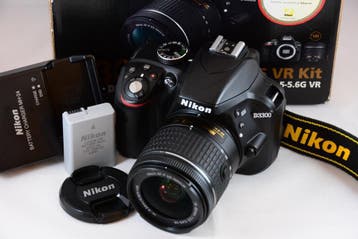 Nikon D3300 met AF-P 18-55mm kitlens ALS NIEUW 1798 CLICKS!, Spiegelreflex, Ophalen of Verzenden, Zo goed als nieuw, Ingebouwde flitser