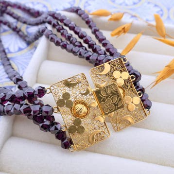 Antieke kralencollier met gouden sierslot (Ketting), Sieraden, Tassen en Uiterlijk, Kettingen, Gebruikt, Ophalen of Verzenden