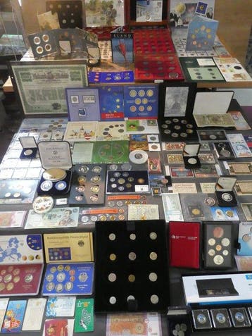 Wereld. Collection of coins/banknote/medals/euro inkl. pp