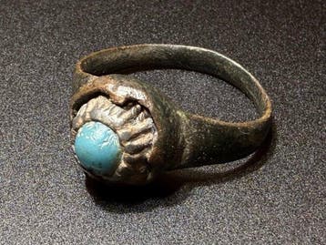 Middeleeuwen, kruisvaardersperiode Brons Ring met turquoise
