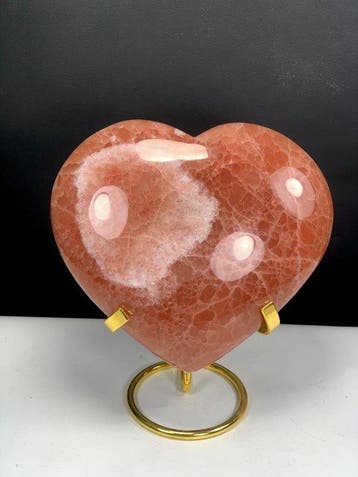 Roze calciet Hart met displaystand - Hoogte: 125 mm -