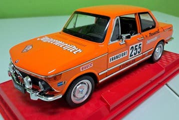 OK Carmodel 1:18 - Model sportwagen - BMW 2002 TI, Hobby en Vrije tijd, Modelauto's | 1:5 tot 1:12, Nieuw